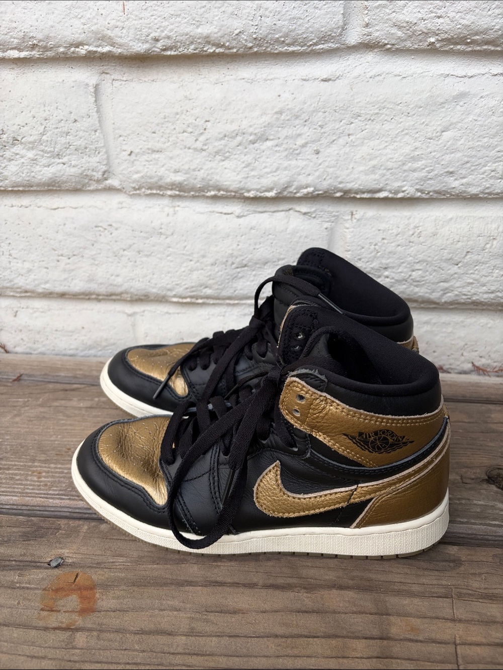 Jordan Kids' High-Top Sneakers in Black & Gold